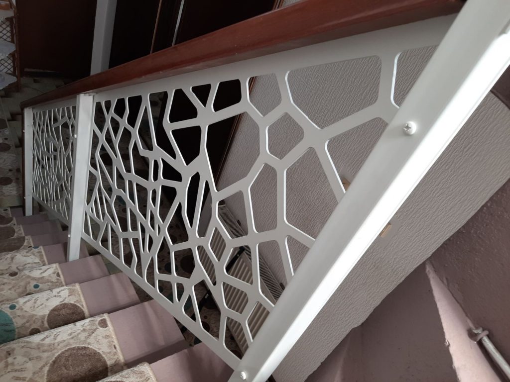 Staircase fence